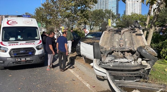 Şişli'de iki otomobilin çarpıştığı kazada 2 kişi yaralandı