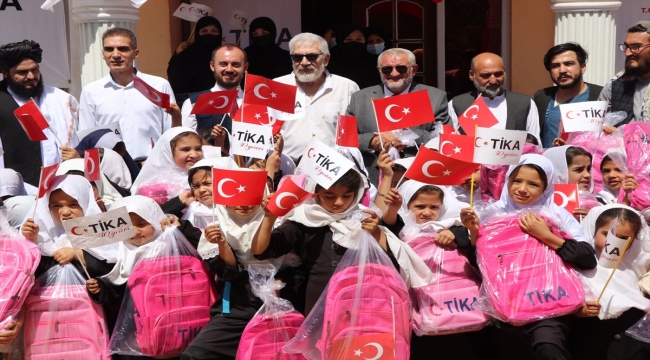 TİKA'dan Afgan öğrencilere malzeme desteği