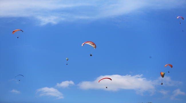 Yamaç Paraşütü Dünya Akro Kupası Süper Finali, Fethiye'de sürüyor