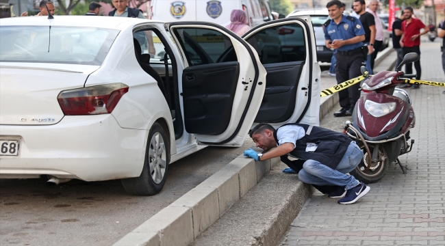 Adana'da aracında silahlı saldırıya uğrayan kişi ağır yaralandı