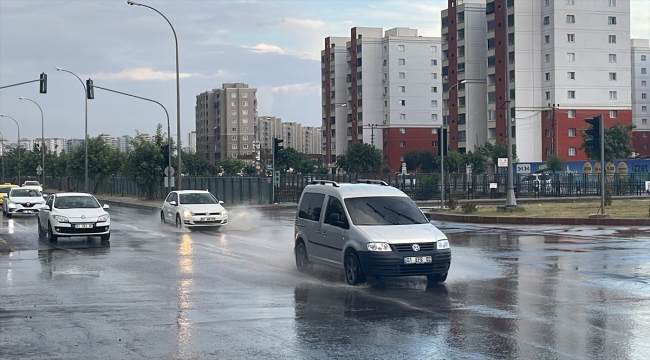 Adana ve Osmaniye'de sağanak etkili oldu