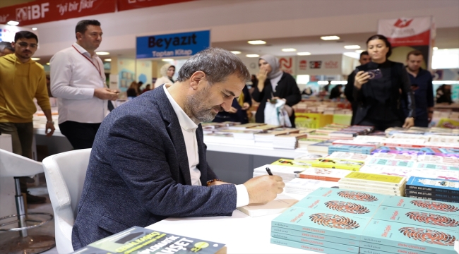 AK Parti Genel Başkan Yardımcısı Şen, Kayseri Kitap Fuarı'nı ziyaret etti