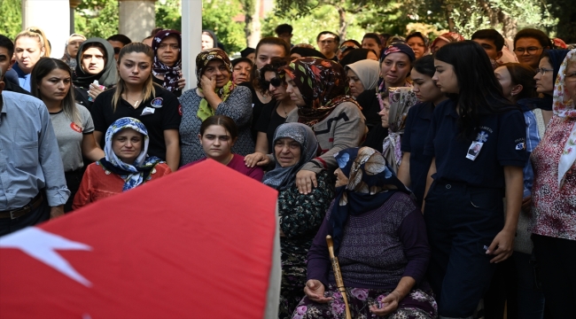 Ankara'daki yangında şehit olan itfaiye eri, İzmir'de son yolculuğuna uğurlandı