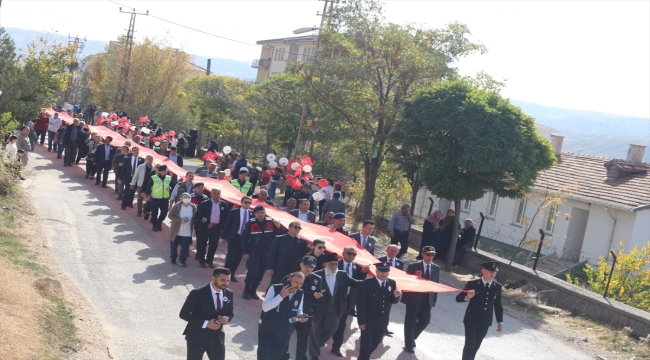 Ankara Haymana'da Cumhuriyet Bayramı 4 bin 447 metrelik Türk bayrağıyla kutlandı