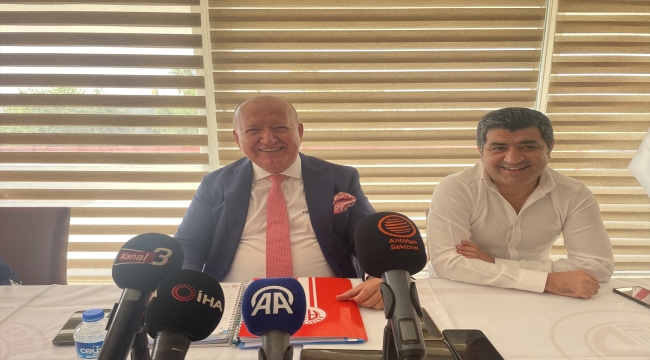 Antalyaspor Vakfı Başkanı Gültekin Gencer, gazetecilerle bir araya geldi