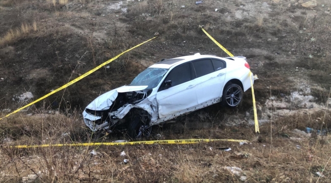 Bilecik'te şarampole devrilen otomobildeki 1 kişi öldü, 1 kişi yaralandı