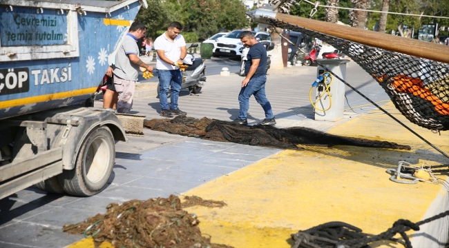 Bodrum'da denizden yaklaşık 500 metrekare "hayalet ağ" çıkarıldı