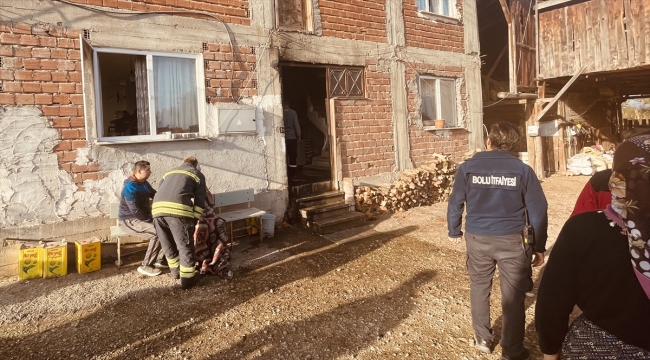 Bolu'da evde çıkan yangından etkilenen 2 kişi tedaviye alındı