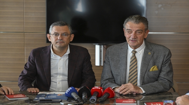 CHP Genel Başkanlığına adaylığını açıklayan Özel, ADD heyetinin ziyaretinde konuştu