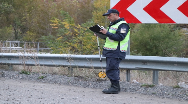 Erzurum'da dereye devrilen otomobilin sürücüsü öldü