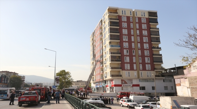 Bursa'da 10 katlı apartmanda çıkan yangın söndürüldü