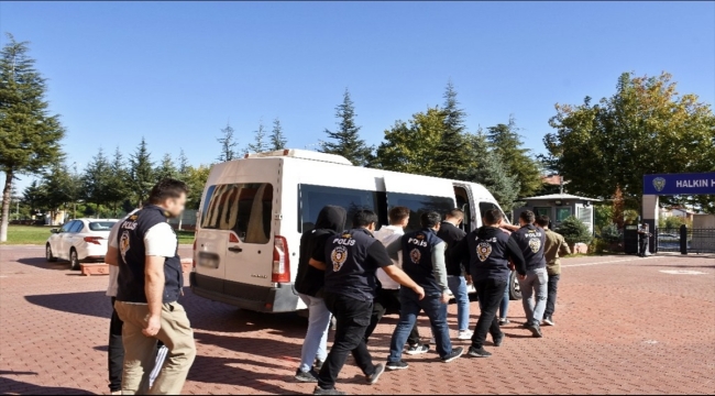 Isparta'da dolandırıcılık operasyonunda yakalanan 4 zanlı tutuklandı