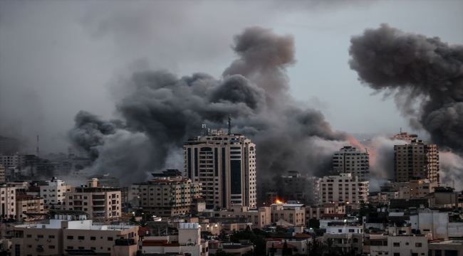 İsrail savaş uçakları Gazze'nin Rimal mahallesini bombaladı