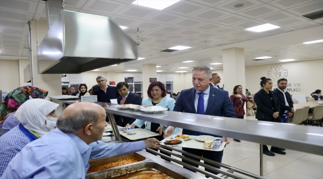 İstanbul Valisi Gül, kentteki KYK yurtlarına ilişkin durumu açıkladı: 