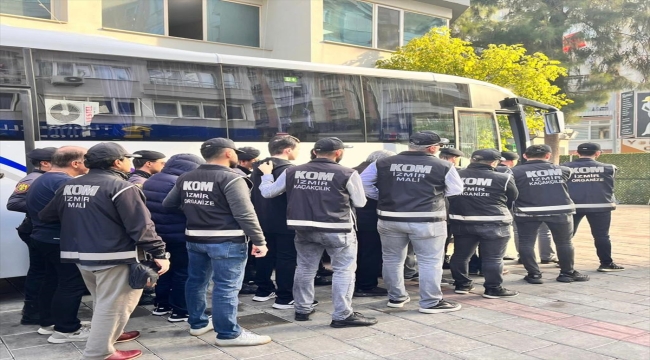 İzmir'de FETÖ'ye yönelik "Kıskaç" operasyonunda 28 şüpheli tutuklandı