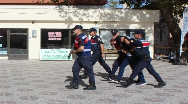 Jandarma olduğunu söyleyerek yaşlı kadını dolandıran şüpheli yakalandı