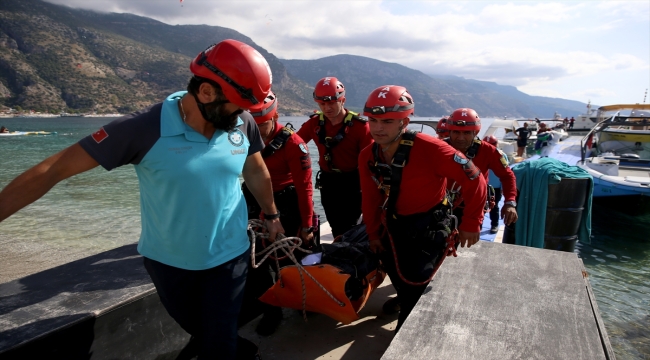 Kelebekler Vadisi'nde kayalıklara düşen paraşüt pilotu öldü