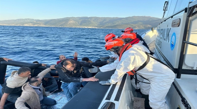 Kuşadası açıklarında 43 düzensiz göçmen kurtarıldı