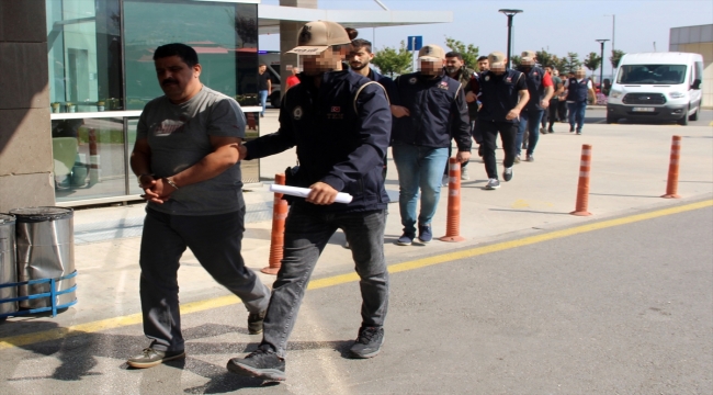 Manisa'da terör örgütü DEAŞ'a yönelik Kıskaç Operasyonu'nda yakalanan 9 kişi adliyeye sevk edildi