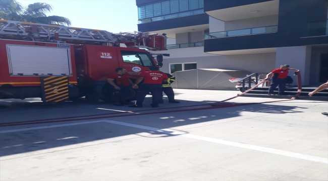 Mersin'de 14 katlı binada çıkan yangın kontrol altına alındı