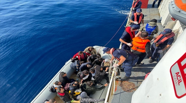 Muğla açıklarında 110 düzensiz göçmen kurtarıldı