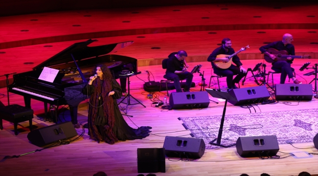 Portekizli şarkıcı Dulce Pontes, Başkent'te konser verdi