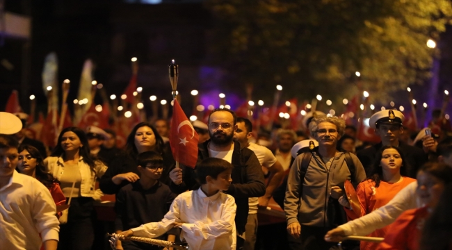 Sakarya'da Cumhuriyet'in 100. yılı dolayısıyla fener alayı düzenlendi