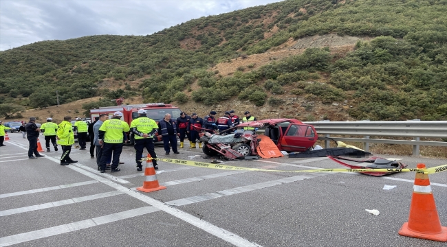 Sinop'ta kamyona çarpan otomobildeki 4 kişi öldü, 1 kişi yaralandı