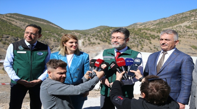 Tarım ve Orman Bakanı Yumaklı, Yoncalı Barajı inşaat alanında incelemede bulundu