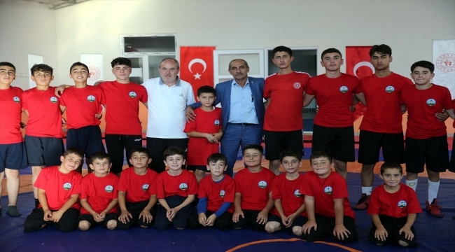 Tokat'ın Çıkrık köyündeki güreş kulübünde spora yeni yetenekler kazandırılıyor