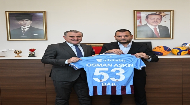 Trabzonspor Kulübünden Gençlik ve Spor Bakanı Osman Aşkın Bak'a ziyaret