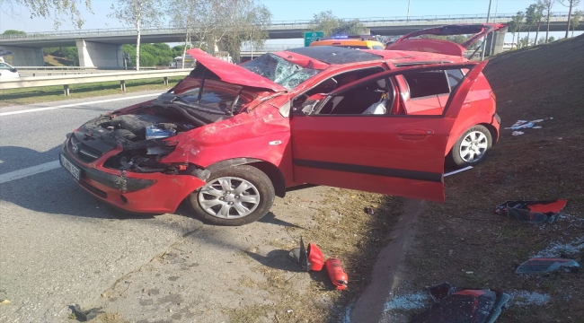 Tuzla'da iki otomobilin çarpışması sonucu 2 kişi yaralandı