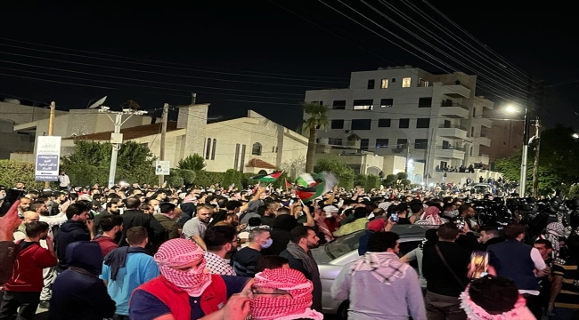 Ürdün'de İsrail Büyükelçiliğine girmek isteyen göstericilere polis müdahale etti