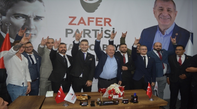 Zafer Partisi Genel Başkanı Özdağ, partisinin Karacabey İlçe Başkanlığı'nın açılışını yaptı