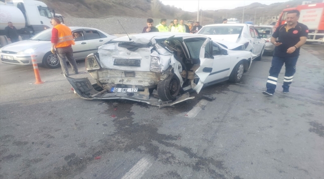 Amasya'da zincirleme trafik kazasında 5 kişi yaralandı