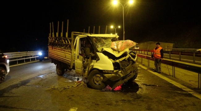 Anadolu Otoyolu Kocaeli geçişinde trafik kazası ulaşımı aksattı