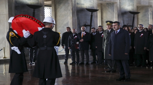 Bakan Tekin, 81 ilden gelen öğretmenlerle Anıtkabir'i ziyaret etti