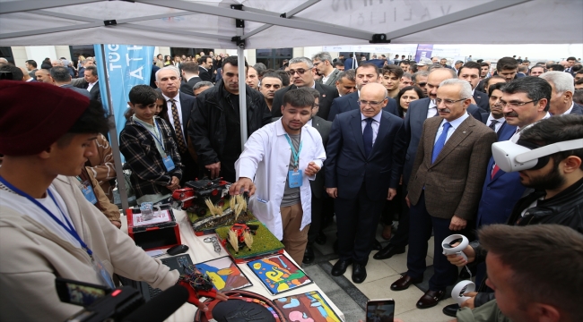 Bakanlar Şimşek ve Uraloğlu, Batman'da Konferans Salonu'nun açılışına katıldı