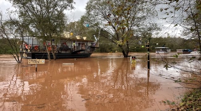 Bartın Irmağı'ndaki su seviyesi 6 metre yükseldi