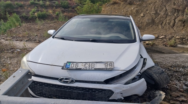 Burdur'da 3 otomobilin karıştığı kazada 5 kişi yaralandı