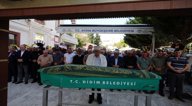 Didim'in "sıra dışı muhtarı" gazeteci Bahri Aşık son yolculuğuna uğurlandı