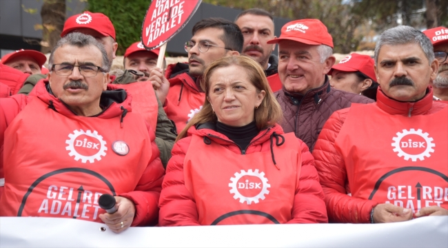 DİSK üyeleri "Gelirde adalet vergide adalet" yürüyüşü rotasında Bilecik'e ulaştı