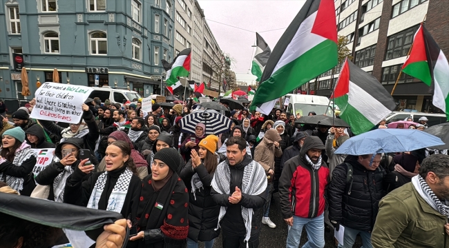 Düsseldorf'ta Filistin halkıyla dayanışma yürüyüşü düzenlendi