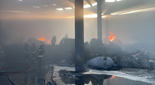 Gaziantep'te geri dönüşüm fabrikasında çıkan yangın söndürüldü