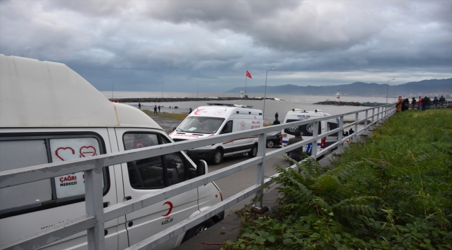 Trabzon'da fırtına sonucu yükselen dalgalara kapılan 2 kişi kayboldu