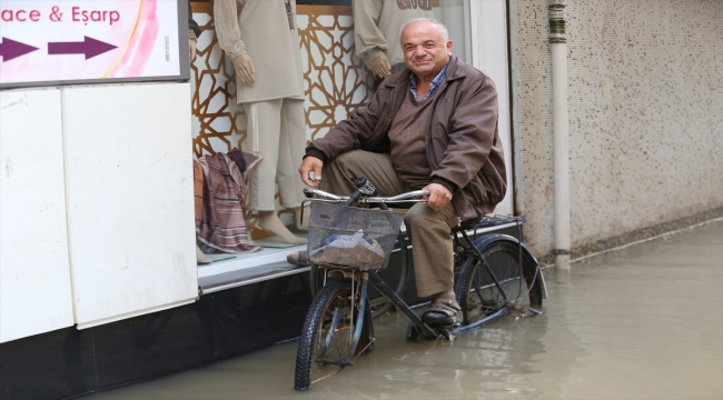 Hatay'da İskenderun'da sağanak ve kuvvetli rüzgar hayatı olumsuz etkiledi