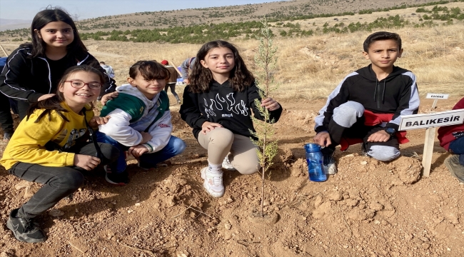 İç Anadolu'da "Milli Ağaçlandırma Günü" kapsamında fidan dikildi