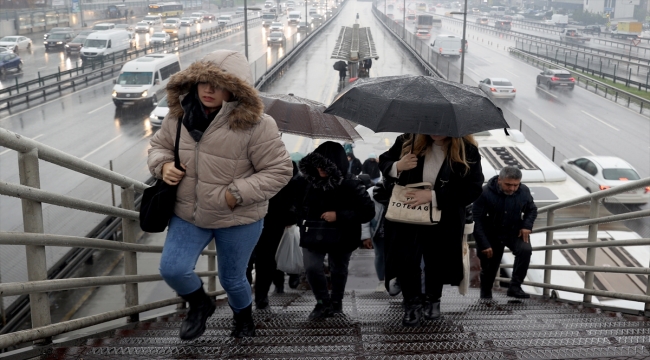 İstanbul'da sağanak hayatı olumsuz etkiliyor