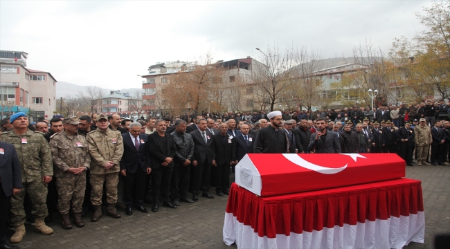 İstanbul'da şehit olan polis memuru Lütfü Baykar memleketi Bitlis'te son yolculuğuna uğurlandı