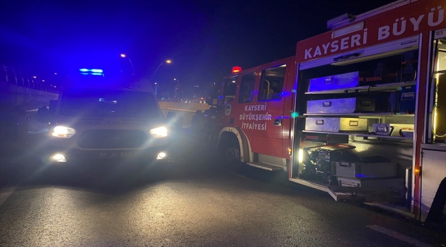 Kayseri'de 3 aracın karıştığı trafik kazasında 9 kişi yaralandı